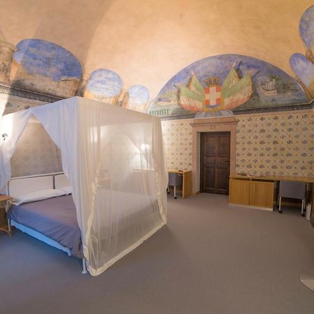 Hotel Cavour Et Des Officiers バール エクステリア 写真
