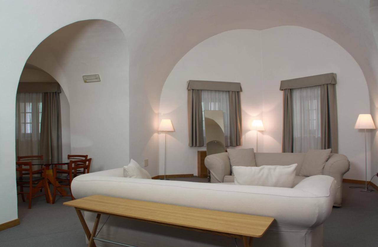 Hotel Cavour Et Des Officiers バール エクステリア 写真