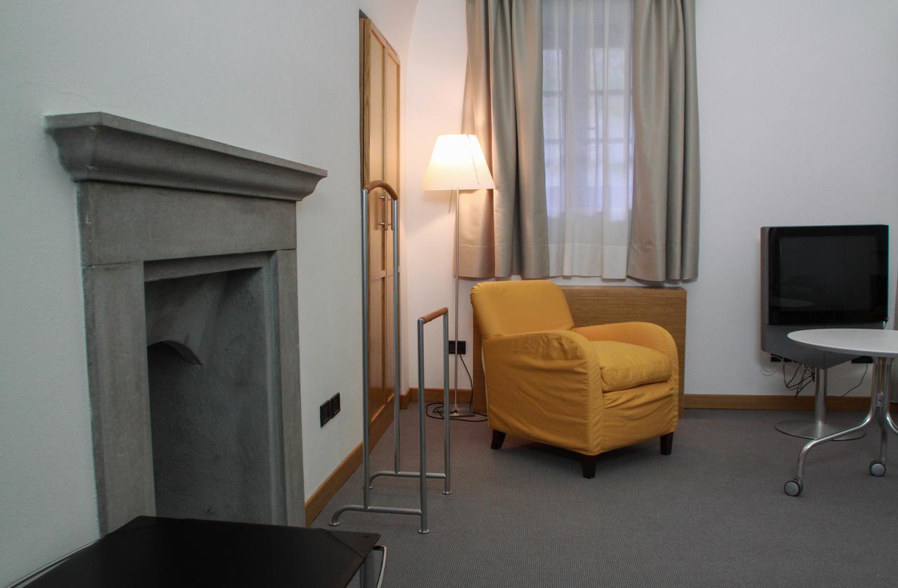 Hotel Cavour Et Des Officiers バール エクステリア 写真