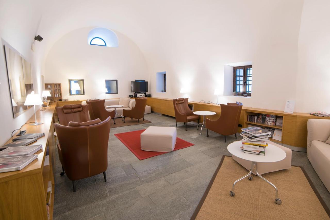 Hotel Cavour Et Des Officiers バール エクステリア 写真